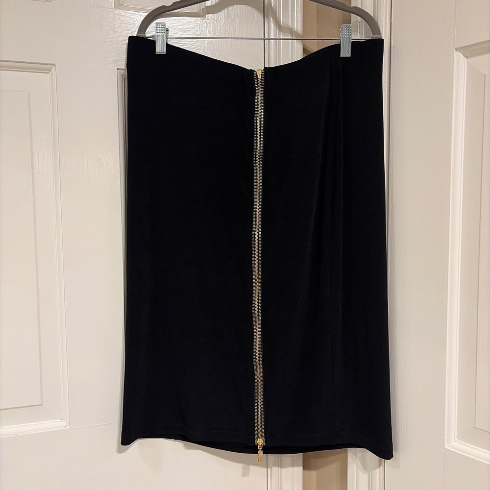 Chico's Travelers Black Elastic Waist Skirt Gold Zipper Detail  Size Large